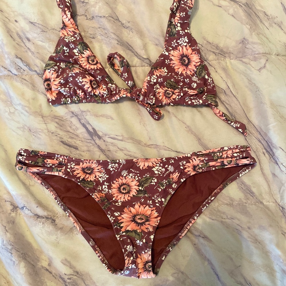 O’Neill  floral bikini set